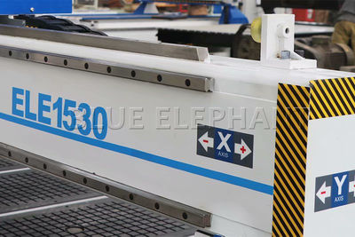 ELECNC-1530 fresadora CNC 3 ejes para fabricación de puertas de madera - Foto 4