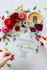 Elegancia Otoñal: Invitaciones de boda en acrílico o vidrio con motivos florales