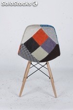 Elegante chaise en plastique et tissu