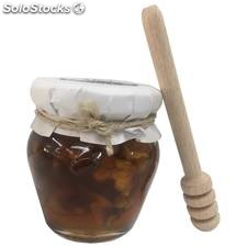 Emballez le pot de miel avec des noix et un bâtonnet