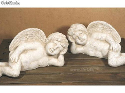 Engel liegend aus Keramik