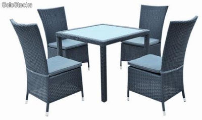 Ensemble de quatre chaises et une table en rattan synthétique conjunto 088