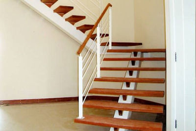 Escadas metalicas , com madeira e ferro