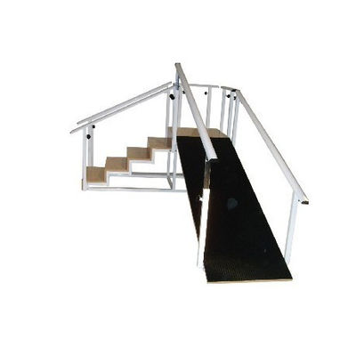 Escalera con plano inclinado, estructura de acero. Con 5 peldaños en madera y