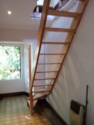 Escaleras estructuradas totalmente en madera - Foto 2