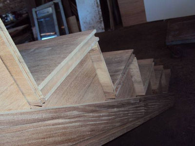 Escaleras estructuradas totalmente en madera - Foto 3