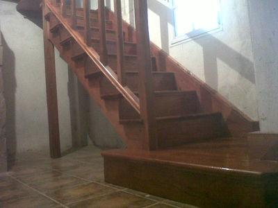 Escaleras estructuradas totalmente en madera - Foto 5