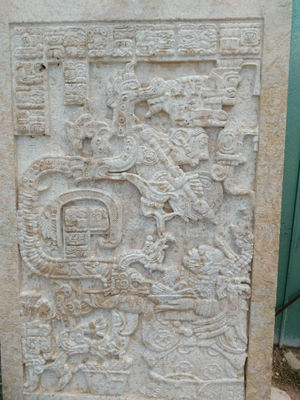 Escultura Maya en piedra, ritual de sacrificio replica . Figura Tallada a mano.