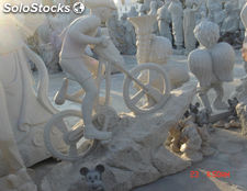 Esculturas talladas de granito - Montar en bicicleta