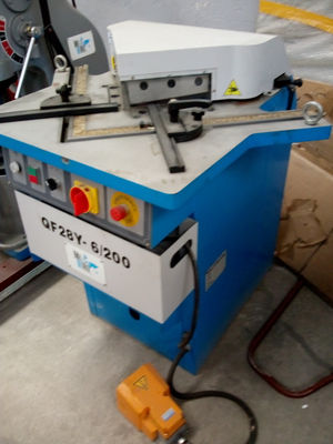 Esquinero máquina de corte de muescas hidráulica de ángulo fijo 6x200