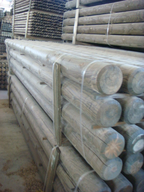 Estacas de madera tratada