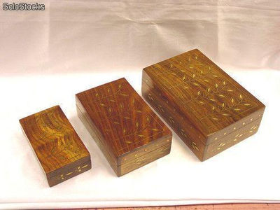 Família de caixa de madera com forma rectangular