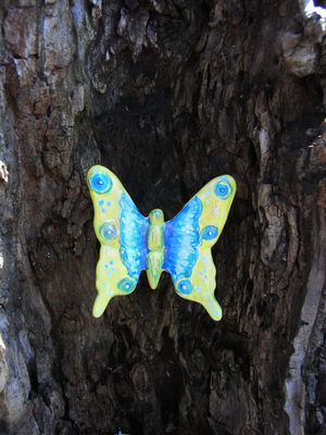 Farfalla in ceramica con magnete realizzata e dipinta a mano