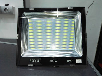 Faro faretto led 200W watt multi led proiettore esterno luce bianca fredda IP65