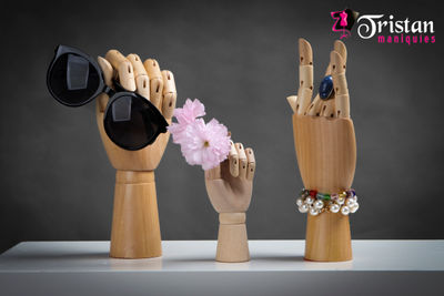 Female wooden hand articulable 25 CM