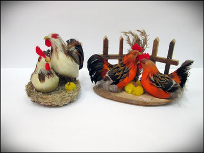 Figura de gallinas decorativas