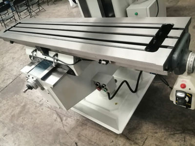 Fresadora vertical cono R8, mesa de trabajo 9X49 / X6323A
