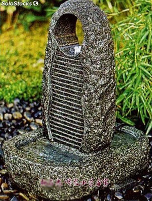 Fuente de agua decorativa de piedra tallada para jardín 55x40x70cm