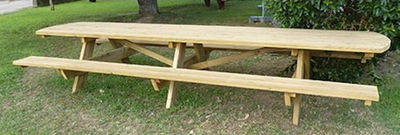 Grande table de pique-nique en bois accueillant 18 personnes