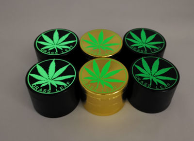 Grinder Molinillo marca personalizada zinc 50mm 4 partes Brilla en la oscuridad