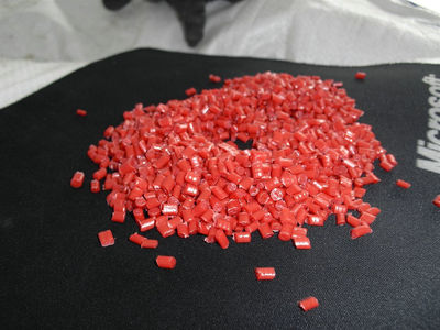 HDPE Remoulded czerwony granulat