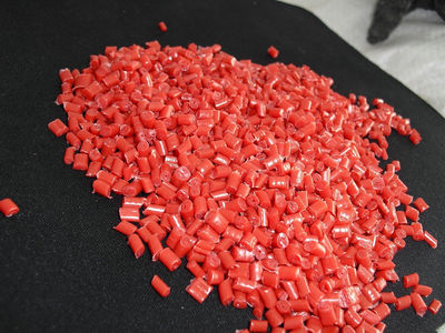 HDPE Remoulded czerwony granulat - Zdjęcie 2