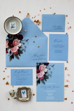 Invitaciones de boda de vidrio o acrílico en Azul Polvo con flores vintage -