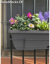 Jardinera de balcón con plato y soporte metálico incorporado macetero de