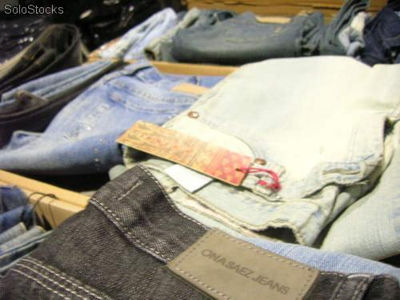 Jeans y ropa informal genuina de marcas Discontinuos estacional