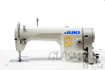 JUKI DDL 8700 avec bati roulettes Piqueuse plate industrielle