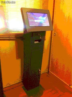 Kiosco totem con pantalla Touch atención de público por computador