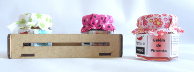 Kit de madeira contendo 3 potes de geleias embalados para presentes - Foto 2
