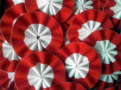 Kokarda, rozeta narodowa biało czerwona w barwach narodowych - Zdjęcie 3