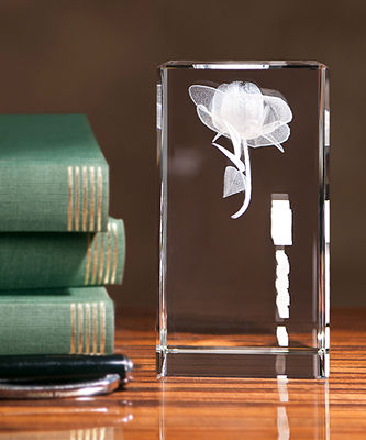 Kryształ z wygrawerowaną różą 3D dla ukochanej osoby - Zdjęcie 3