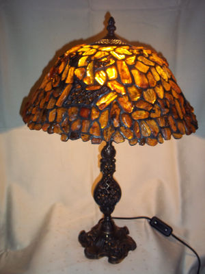 lampa z bursztynu bałtyckiego TIFFANY