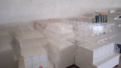 Liquidación stock estanterías de cristal - Foto 3
