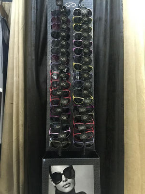 Lot de 55 paires de lunettes de soleil