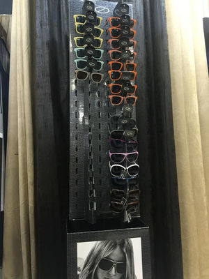 Lot de 55 paires de lunettes de soleil - Photo 2