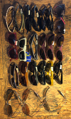 Lot de lunettes de soleil - Photo 2