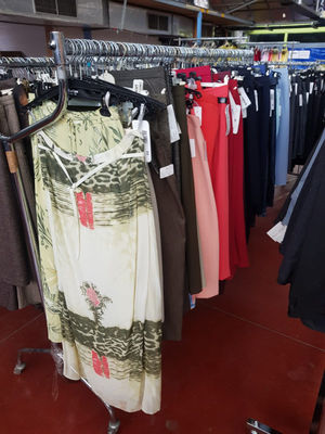 Vente de stock vêtements et accessoires femmes Destockage Grossiste