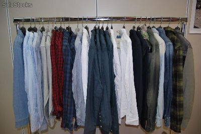 lot varié de jeans, pantalons, d&#39;homme et femme