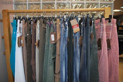 lot varié de jeans, pantalons, d&amp;#39;homme et femme - Photo 3