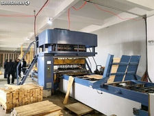 Machine de fabrication de blocs de sciure de bois de palette semi-automatique