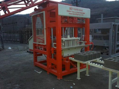 machine fabrication de parpaing - Photo 2
