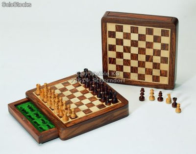Schach Spiel auf massiven furnierten Holzbrett inklusive