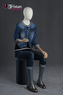 Mannequin femme Faceless assis avec les bras et les mains articulable - Photo 2