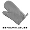 Manopla de cocina de Antonio Miró en suave material 100