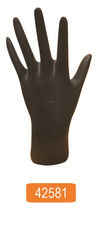Mão fêmea em preto