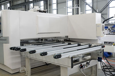 Máquina automática de perforación CNC de seis caras para la producción de mueble - Foto 3