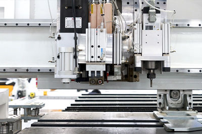 Máquina automática de perforación CNC de seis caras para la producción de mueble - Foto 5